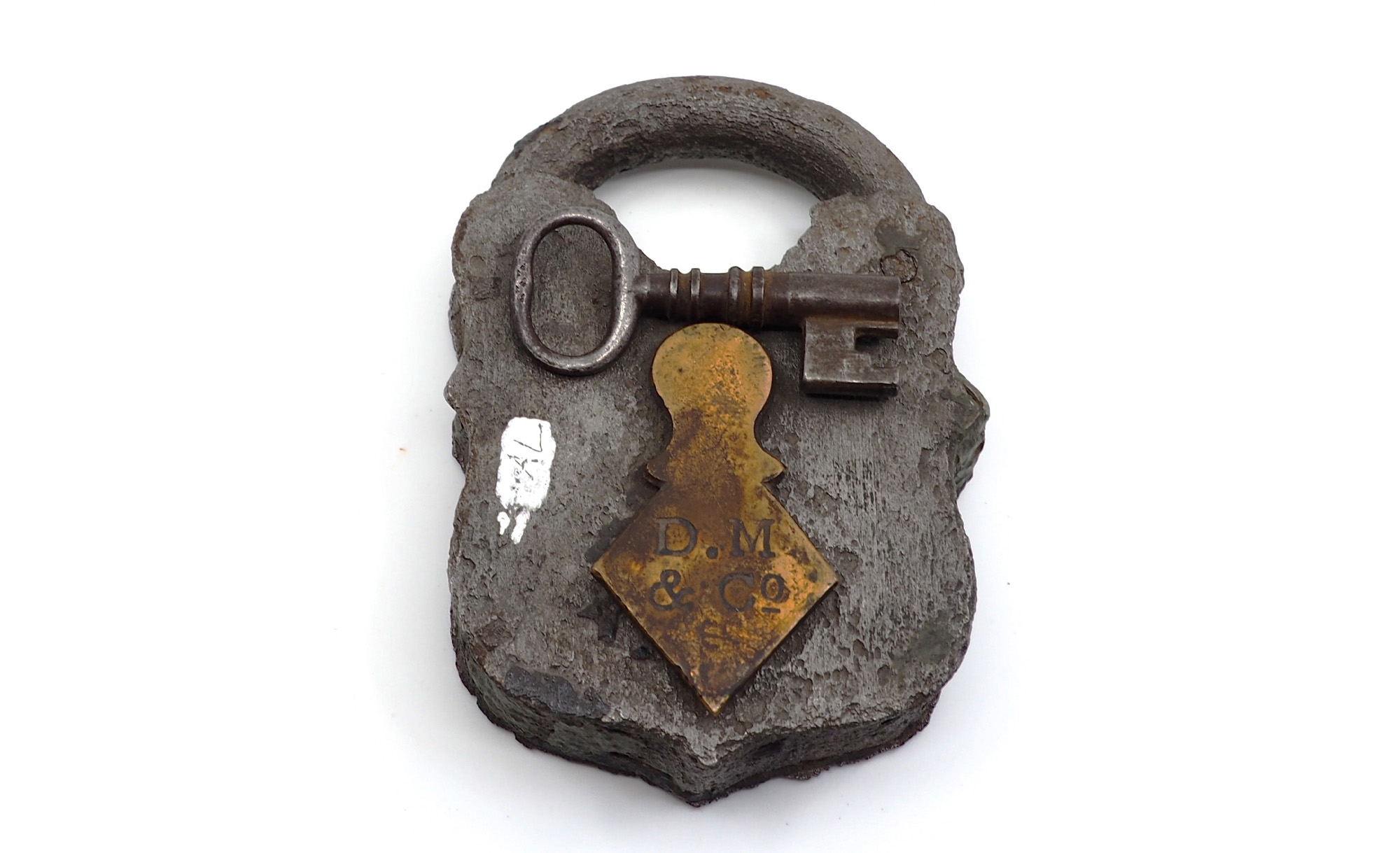 15. Key and shackle
